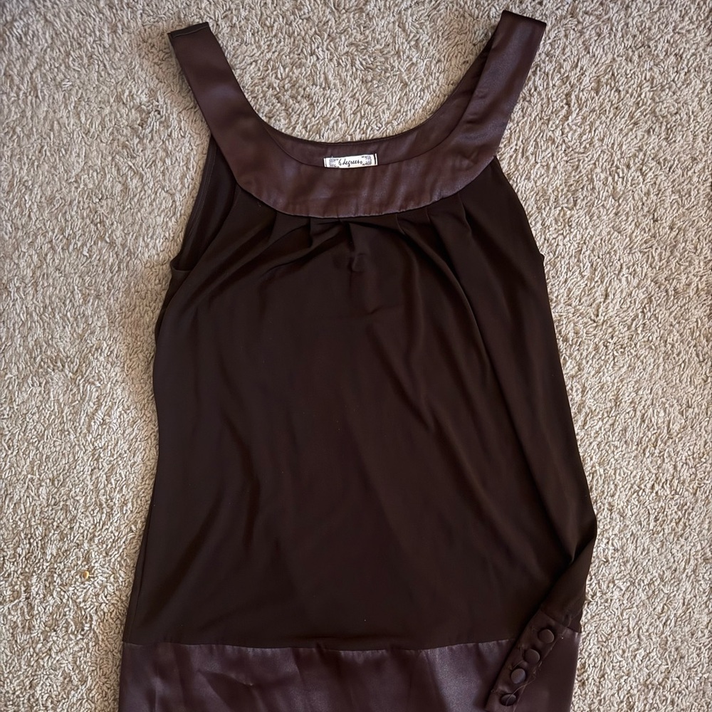 Sleeveless Y2K style brown blouse